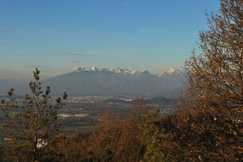Debni vrh je med izletniki priljubljen hrib na vzhodnem obrobju Ljubljane.
