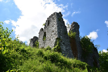 Razvaline gradu Šumberk na Dolenjskem.