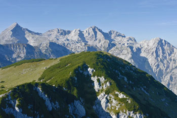 Kompotela je gora z izjemnim razgledom na verigo Kamniških Alp.
