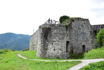 Kozlov rob je srednjeveški grad na razglednem hribu visoko nad Tolminom.