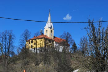 Sveta Ema se nahaja na razgledem kuclju na Sotelskem gričevju. Pri  cerkvi se odpre izvrsten razgled na vzhodne predele Slovenije.