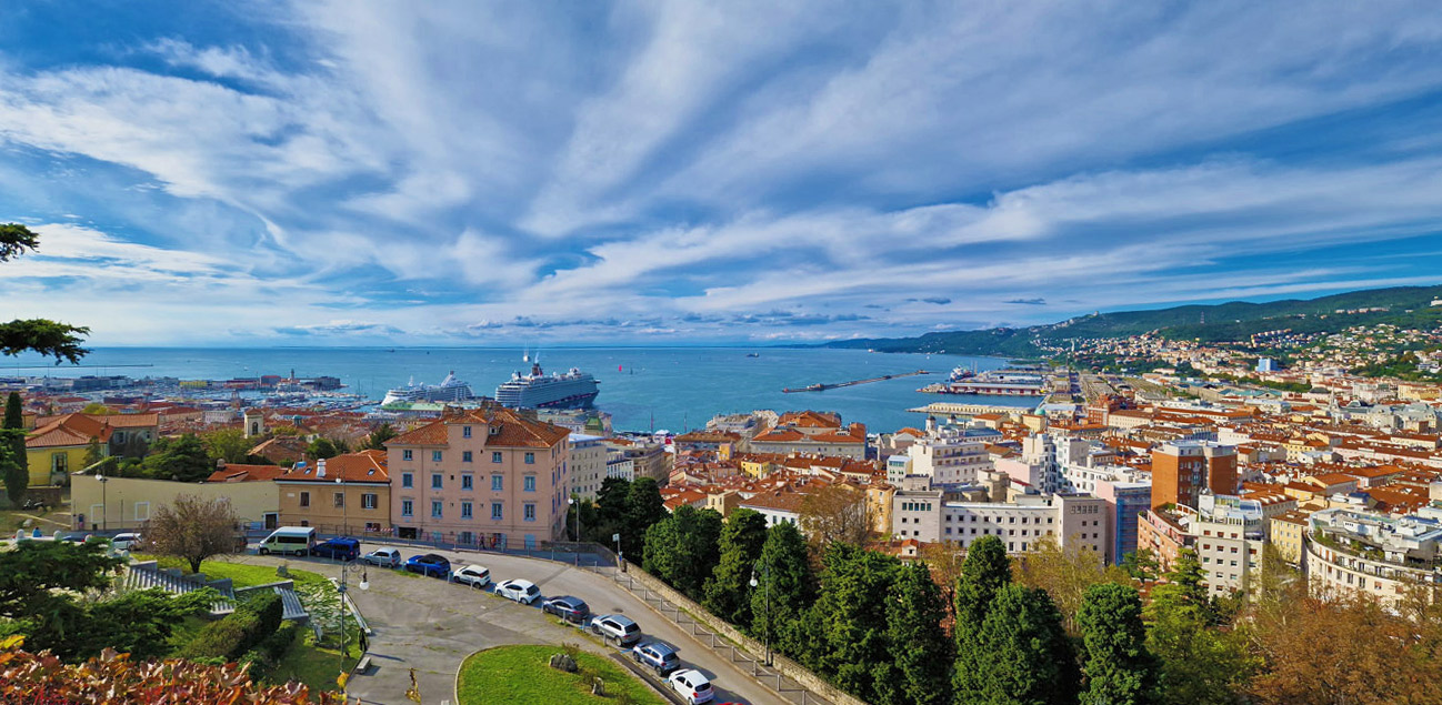 Na Trst se odpre najlepši razgled z gradu svetega Justa, na griču Colle di San Giusto.