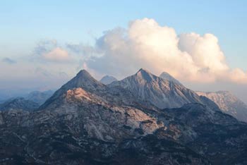 Velika Baba je gora na katero gredo planinci predvsem iz soške strani Julijskih Alp.