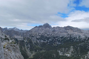 Iz Malega Draškega vrha se lepo vidi Triglav.