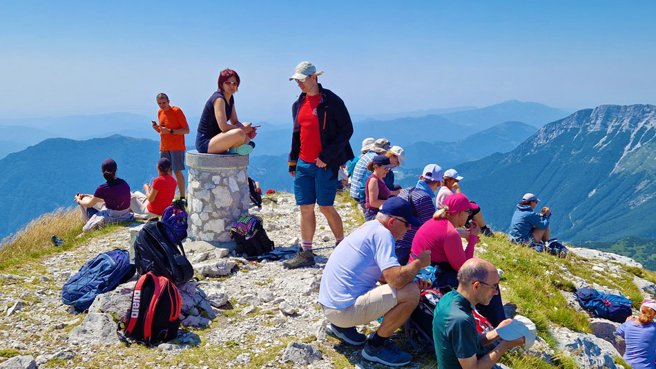 Na Rodico je prispela večja skupina madžarskih planincev.