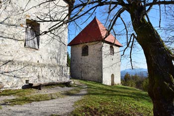 Sveti Ahac je cerkev na Gori pri Turjaku, ki se ponaša z ločenim zvonikom.