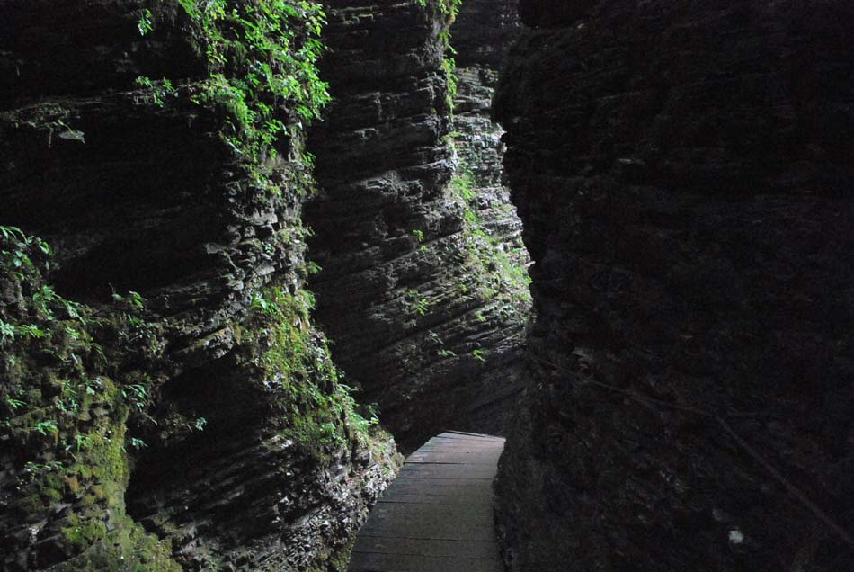 Kobariška zgodovinska pot nas vodi do Tonocovega gradu in slapa Kozjak.
