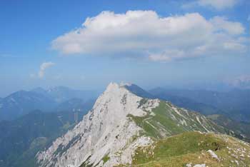 Veliki vrh je priljubljena gora na Košuti, dolgem pogorju v Zahodnih Karavankah.